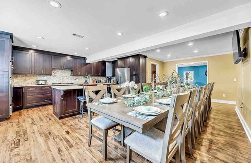 Mooresville House | Paradise Pavilion: Grill, Picnic & Play by Pool !