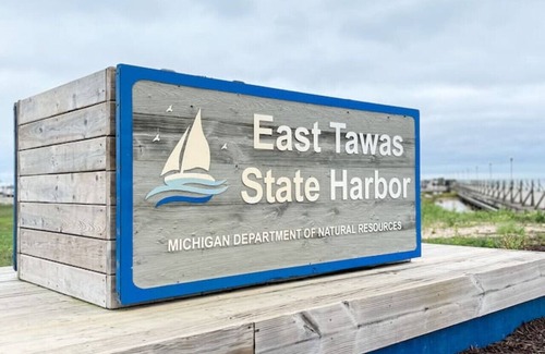 Tawas City Cottage | Paradise Pines - Autumn & Winter Haven Cottage