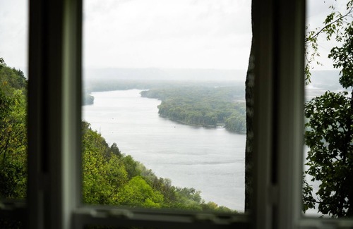 De Soto Cabin | Paradise Point- Sleeps 2 HOT TUB