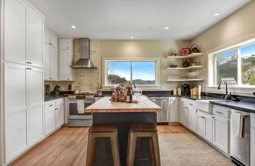 Santa Rosa House | Paradise Ridge Vineyard Retreat - Hot Tub & Views