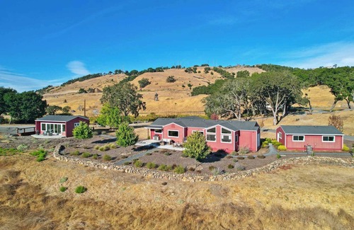 Santa Rosa House | Paradise Ridge Vineyard Retreat - Hot Tub & Views