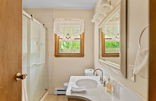 Southold Cottage | Paradise Shores Beach Cottage | Cottage in Southold near private beach