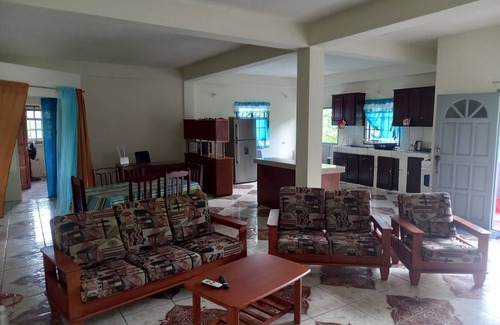 Mason Hall Apartment | Parakeet Hideaway - Spacious Eco Retreat with Breathtaking Mountain Views