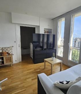 Republique–Point-du-Jour Apartment | Paris 16eme vista a la torre eiffel