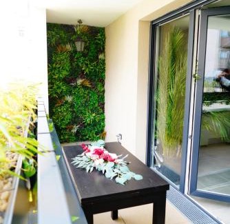 Bagnolet Apartment | Paris I 77m Cosy luxe I Near by subway 11 & airport