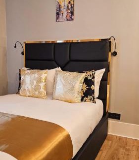 Quartier de Rochechouart Apartment | Paris Sacré Cœur Arev Sur les pas d Emily in Paris