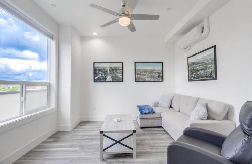 University Heights Apartment | Park Blvd Paradise 301 - ADA compliant with a Spa