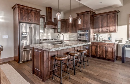 Hideout House | Park City Hideout: Luxury Escape with Mountain and Water Views!