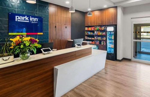Rutland Hotel | Park Inn by Radisson, Kelowna
