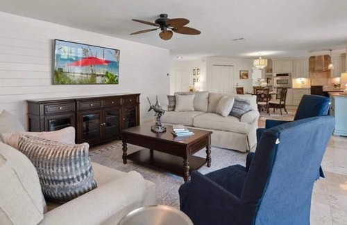 Park Shore House | Park Shore Paradise Minutes to White Sand Beaches