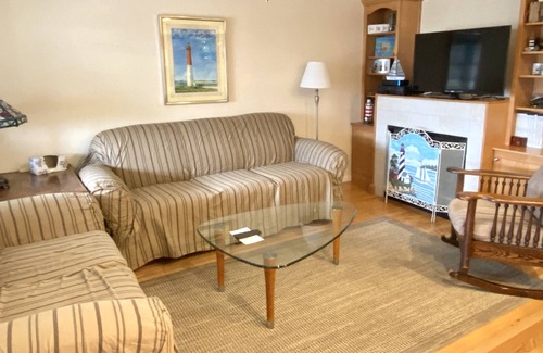 Avalon Condo | PARK THE CAR and you won't have to move it for a week
