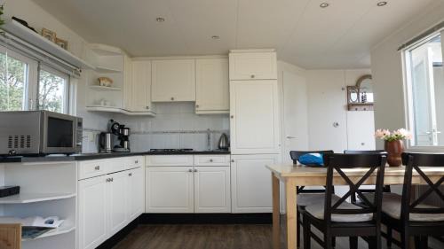 Cadzand-Bad Ski Chalet | Park Welgelegen, bungalow 01