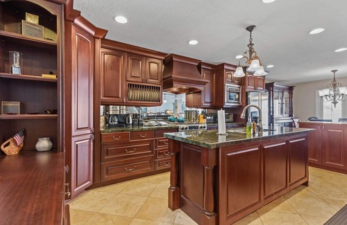 South Snyderville Basin House | Park West 1700 Spacious Oasis Pvt. Hot Tub-King Bed-Panoramic Mountain views