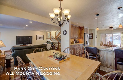 South Snyderville Basin House | Park West Town Home 1676 3 Bedroom 2.5 Bath with Private Hot Tub