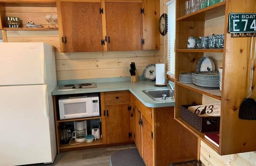 Laconia Cottage | Parker Lakeside Cottage Steps to Pristine Sandy Beach!