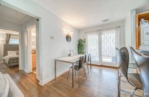 Jefferson Park Cottage | PARKSIDE BUNGALOW - 15 MINS DOWNTOWN & AIRPORT + FREE PARKING!
