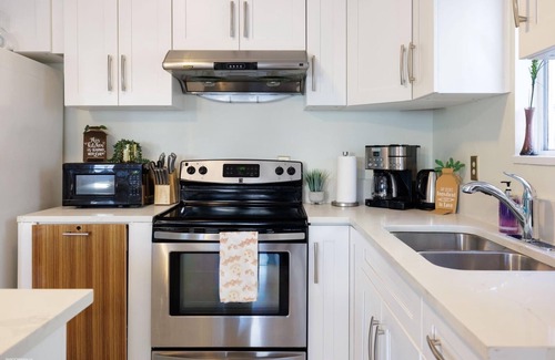 Riley Park-Little Mountain House | Parkside Charm/Minutes to Downtown/Steps to QE/Riley Park/Main St/Street Parking