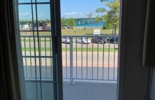 Mackinaw City Hotel | Parkside Inn Bridgeview
