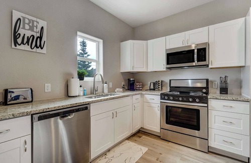 Monument House | Parkside Ridge! Cozy Escape w/Hot Tub & Views