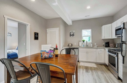 Monument House | Parkside Ridge! Cozy Escape w/Hot Tub & Views