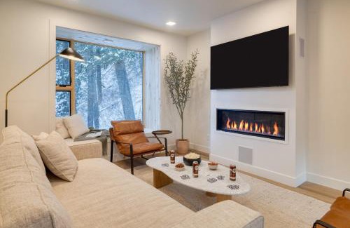 Summit Park House | Parkview Mountain House Luxury Ski Home w Hot Tub Near Trails Downtown
