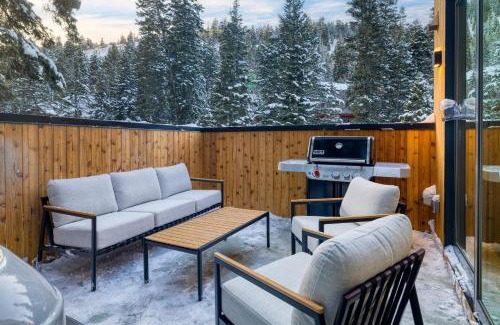 Summit Park House | Parkview Mountain House Luxury Ski Home w Hot Tub Near Trails Downtown