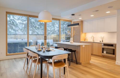 Summit Park House | Parkview Mountain House Luxury Ski Home w Hot Tub Near Trails Downtown