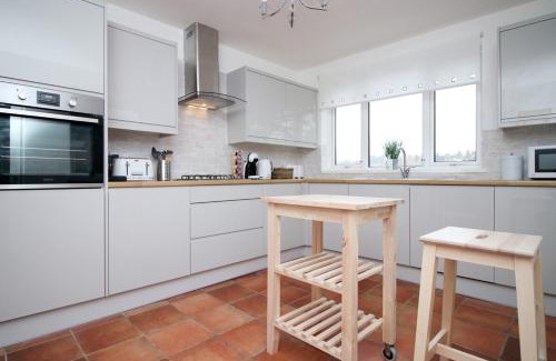 Newport Apartment | Parkview - Spacious 3 Bed - Parking - WIFI