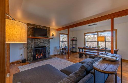 Panorama Estates House | Parkway Hideout