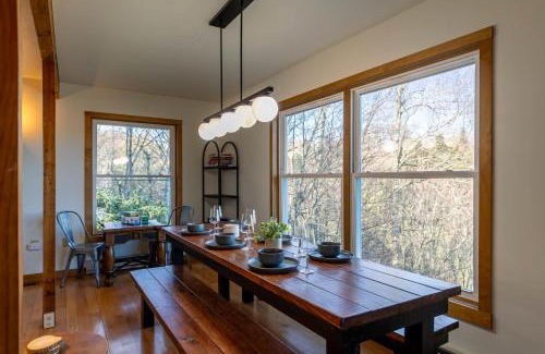 Panorama Estates House | Parkway Hideout