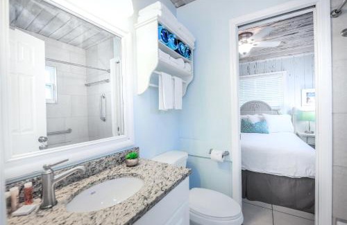 Siesta Key Village Apartment | Parrot Beach Cottages Suite #4