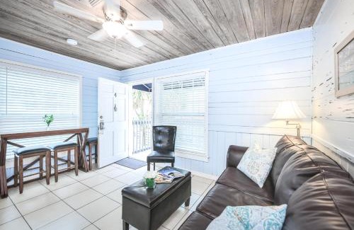 Siesta Key Village Apartment | Parrot Beach Cottages Suite #4