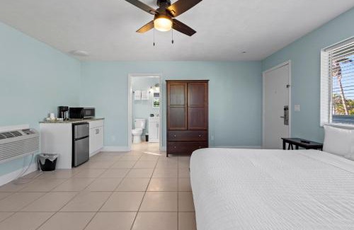 Fort Pierce Hotel | Partial Ocean View Hotel Room- King Bed #1