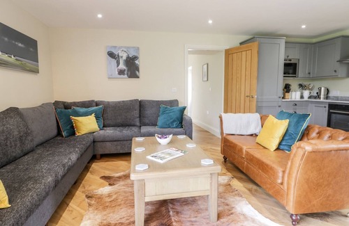 Mappleton House | PARTRIDGE PLACE, pet friendly, with hot tub in Burton Pidsea