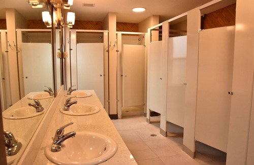 Town Centre Hostel | Party Hostel- Canmore Hotel Hostel