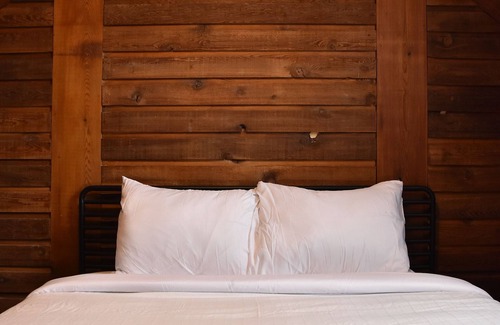 Town Centre Hostel | Party Hostel- Canmore Hotel Hostel