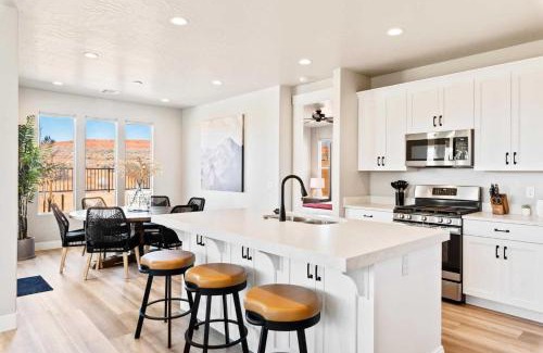 Washington House | Paseos Poolhouse home