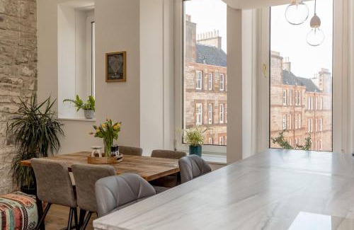 Merchiston Apartment | Pass the Keys 2BD Loft Style Apt - Edinburgh - Free Parking