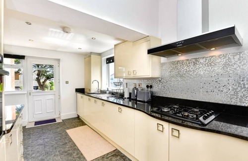 Barry House | Pass the Keys | Beautiful 4 Bedroom House with Sea Views and Parking