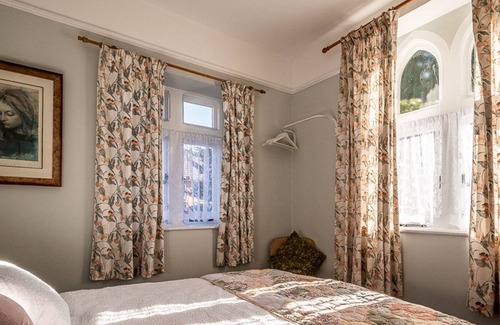Exeter House | Pass the Keys | Charming character lodge in cemetery grounds