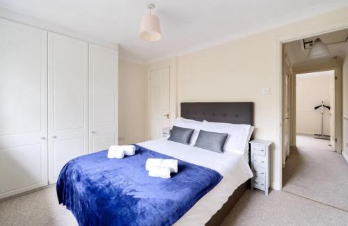 Walton-on-Thames House | Pass the Keys Cosy 2BR Home in Walton