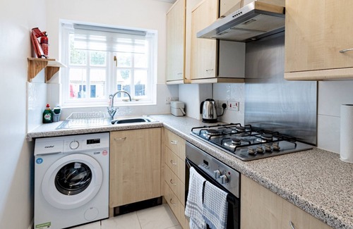 Basildon House | Pass the Keys | Cosy home | Basildon | Ideal for contractors