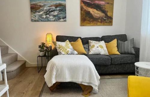 Borehamwood House | Pass the Keys Cosy One Bedroom House with Parking