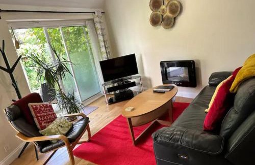 Bath House | Pass the Keys Delightful Cottage Sydney Gardens private parking