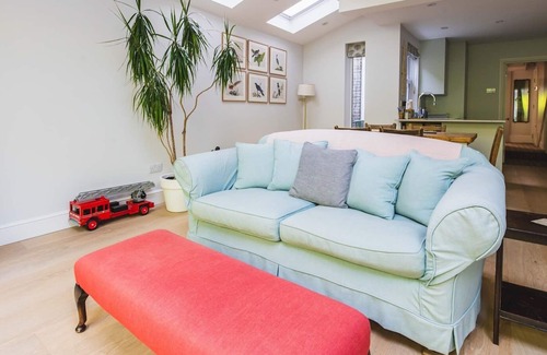Earlsfield Apartment | Pass the Keys | Garden Earlsfield Gem