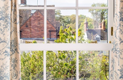 Warwick House | Pass the Keys | Gorgeous 3 Bed Cottage, Peaceful Village & Parking