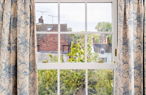 Warwick House | Pass the Keys | Gorgeous 3 Bed Cottage, Peaceful Village & Parking