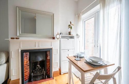 Lewisham Apartment | Pass the Keys Hither Green ground floor flat with garden London