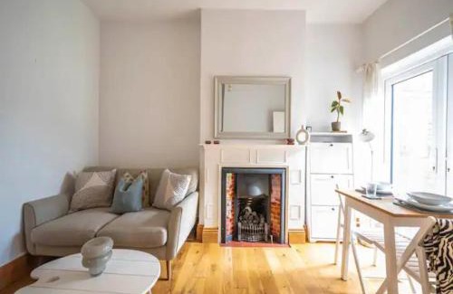 Lewisham Apartment | Pass the Keys Hither Green ground floor flat with garden London