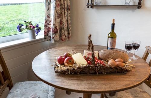 Wedmore House | Pass The Keys Ian's Cottage, Wedmore - country cottage for two